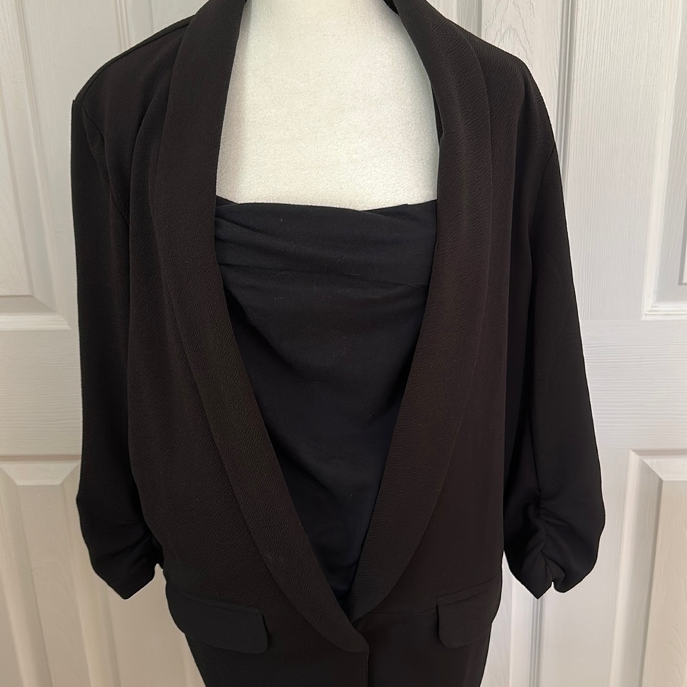 Woman’s Bar lll Blazer, Great For A Night Out.